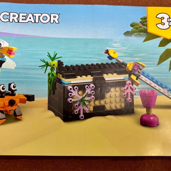 Pre-assembled LEGO CREATOR 3in1 "Fish Tank" 31122 ALL PIECES & manuals included. - Picture 3 of 6